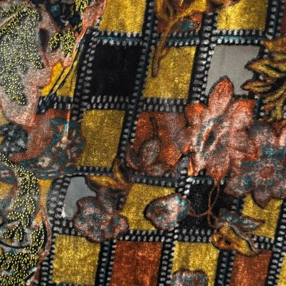 Elegant Multicolor Patterned Shawl - Picture 7 of 8